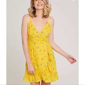 🌼🌼NWOT-ALTER’D STATE super cute YELLOW FLORAL LITTLE DRESS🌼🌼